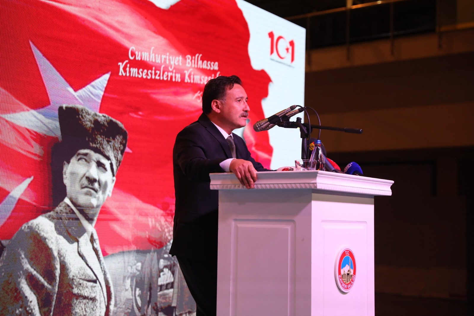 Vali Çiçek, “Vatanı için ölmekten korkmayan bir milleti yok edemezler”